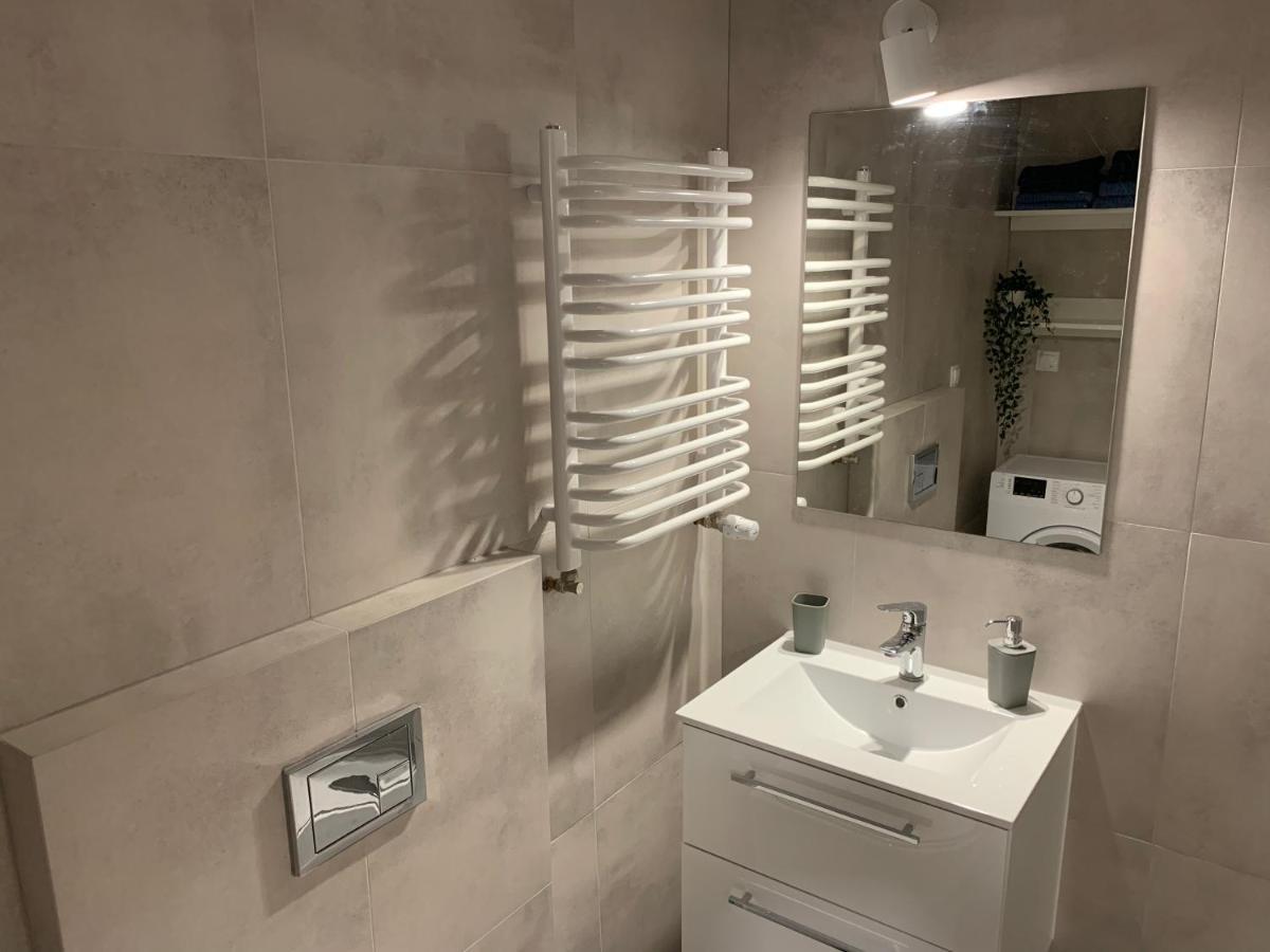 Appartamento Apartament Pod Gwiazdami Ostrów Wielkopolski Esterno foto
