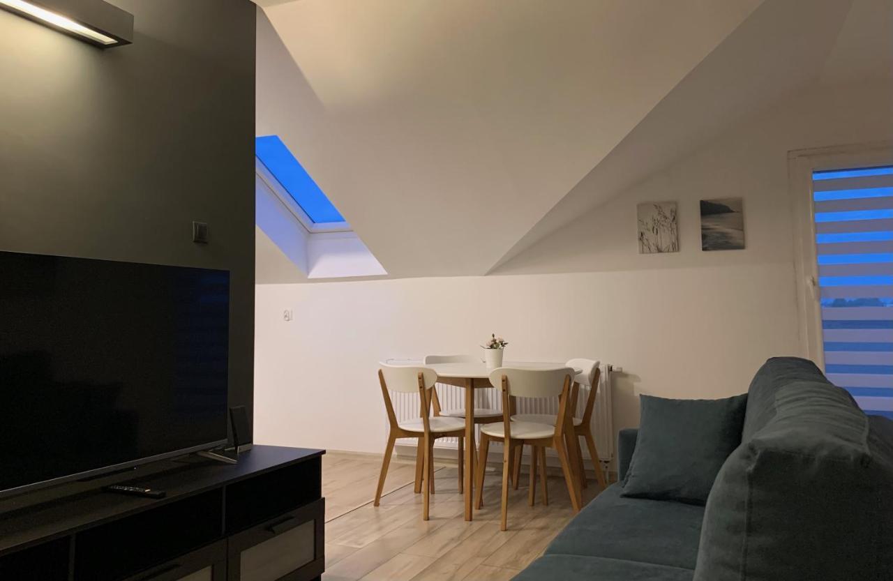 Appartamento Apartament Pod Gwiazdami Ostrów Wielkopolski Esterno foto